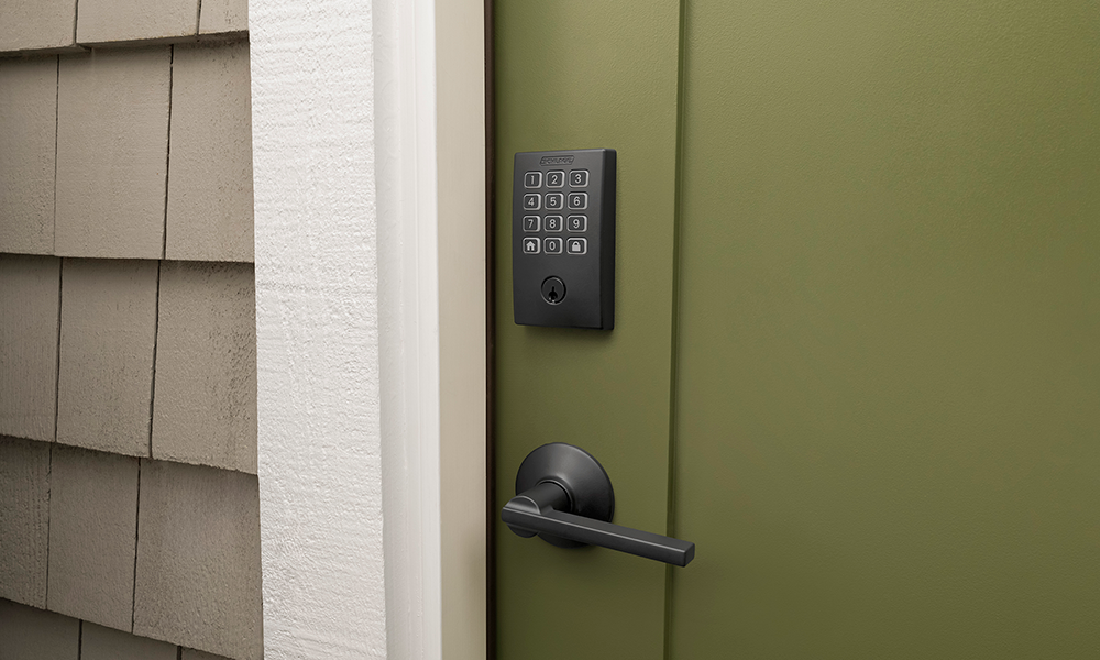 Southampton Homeowners: Smart Locks vs Traditional Lock Options